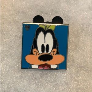 ✨5/$25 Disney Hidden Mickey Goofy Pin